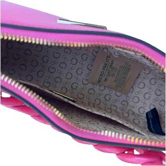 Guess Gabbi Small Pink Bag With Thick Chain And Gold Clasp And Guess Logo - Picture 3 of 4